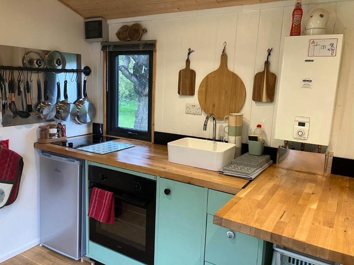 1 Bed Converted Railway Wagon Near Crickhowell Exterior foto