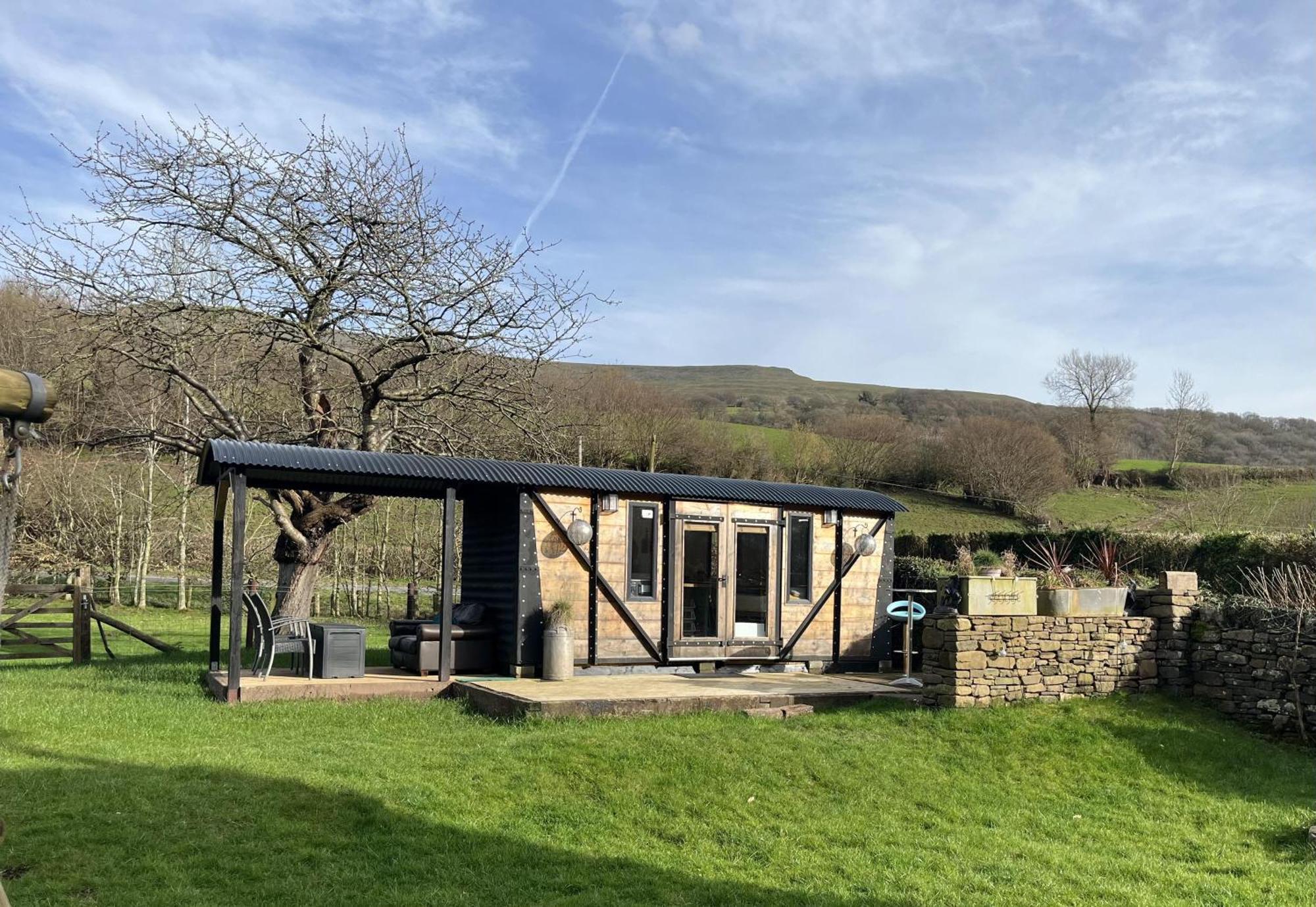 1 Bed Converted Railway Wagon Near Crickhowell Exterior foto