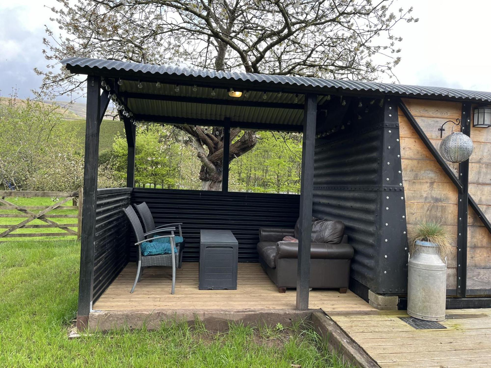 1 Bed Converted Railway Wagon Near Crickhowell Exterior foto