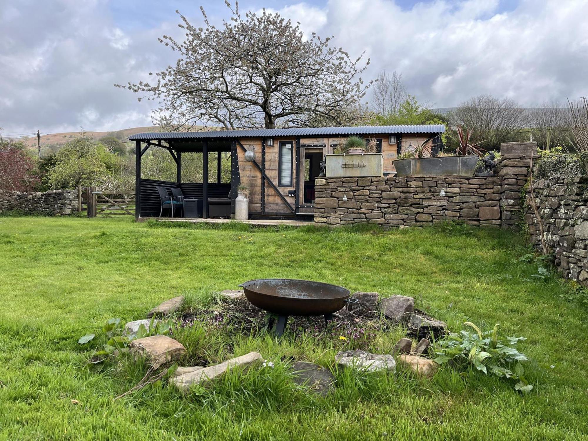 1 Bed Converted Railway Wagon Near Crickhowell Exterior foto