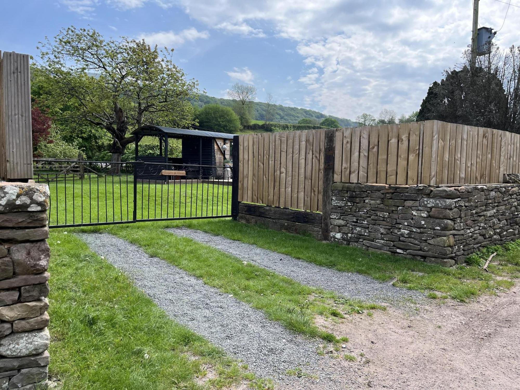 1 Bed Converted Railway Wagon Near Crickhowell Exterior foto