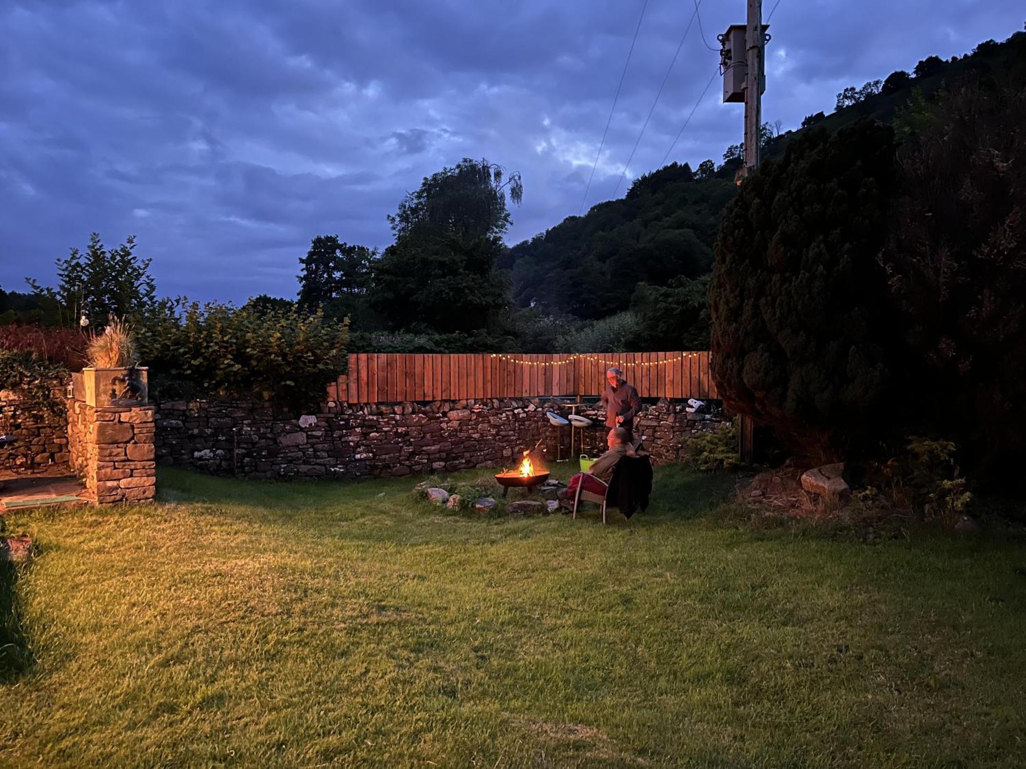 1 Bed Converted Railway Wagon Near Crickhowell Exterior foto